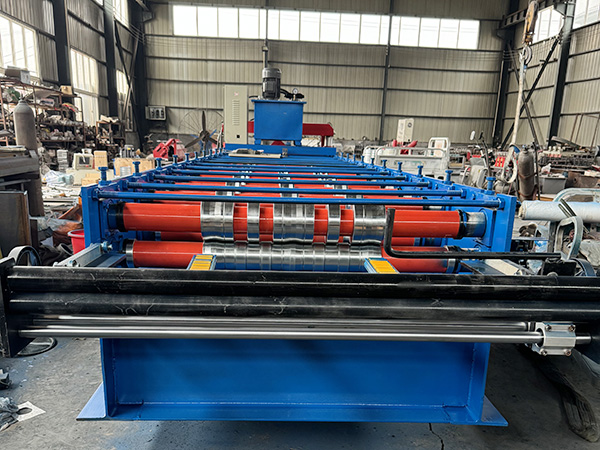 Color steel tile roll forming machine