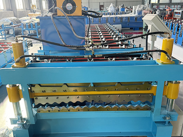 Color steel tile roll forming machine