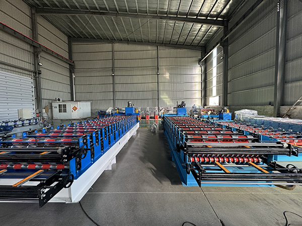 Color steel tile roll forming machine