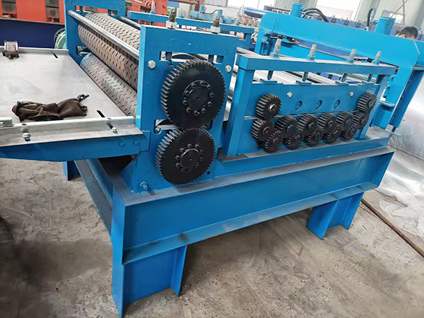 Metal embossing machine