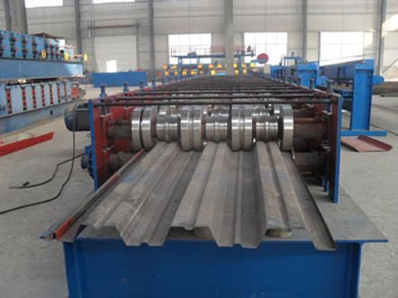 750 type floor decking machine