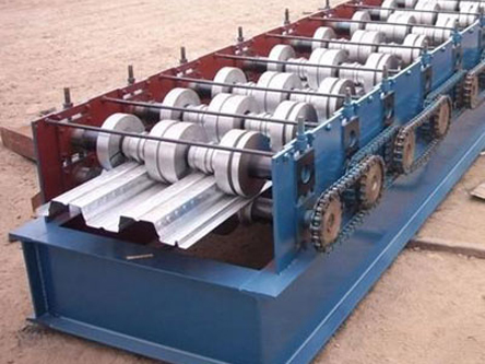 Model 688 floor decking machine